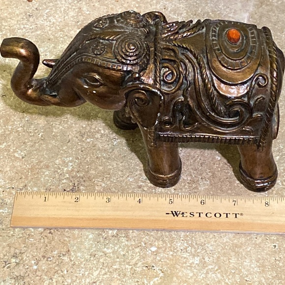Elephant Figurine - Picture 13 of 14